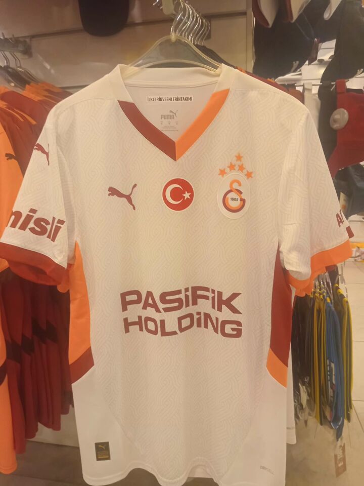 Galatasaray 2024/25 sezon ***** yıldız Beyaz Forma