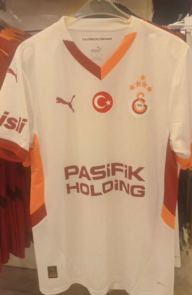 Galatasaray 2024/25 sezon ***** yıldız Beyaz Forma