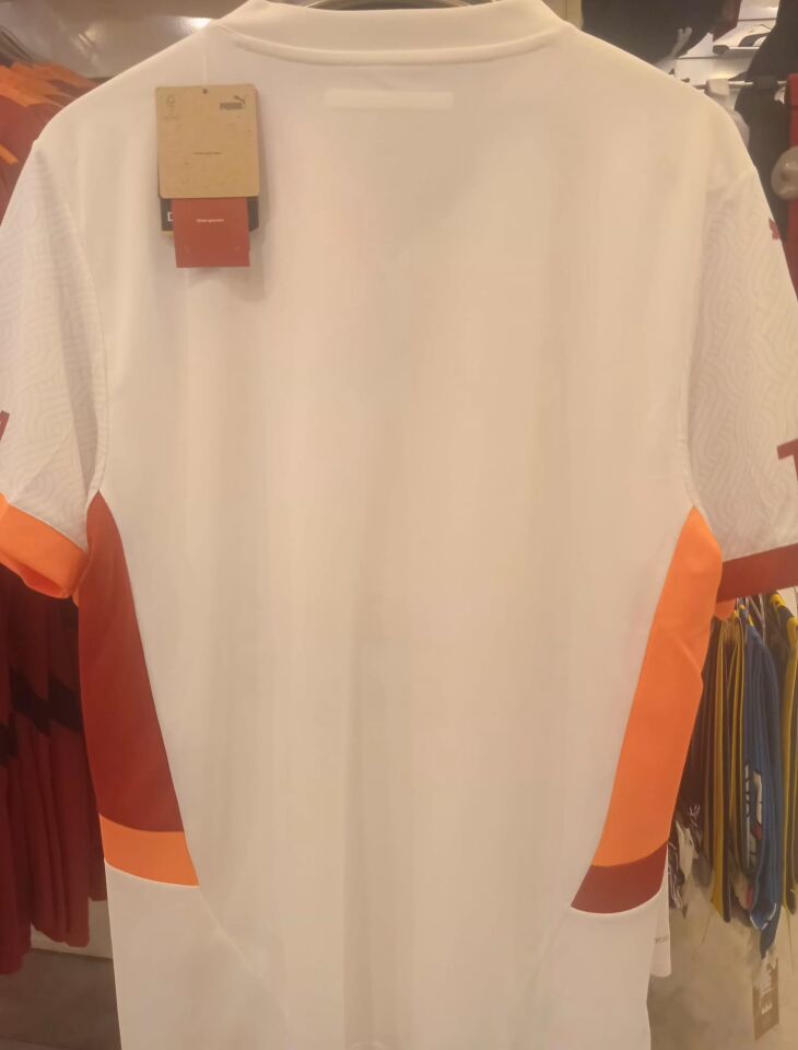 Galatasaray 2024/25 sezon ***** yıldız Beyaz Forma